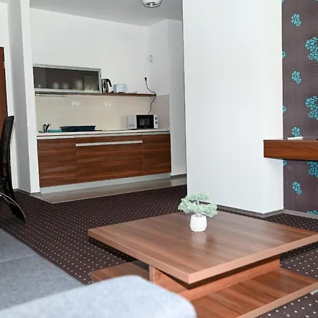 Lara Five * Hajdúszoboszló