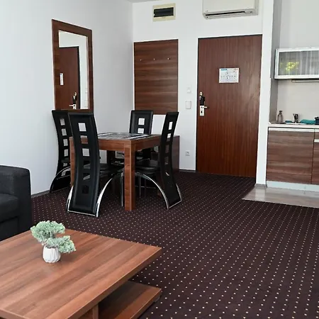 Lara Five * Hajdúszoboszló