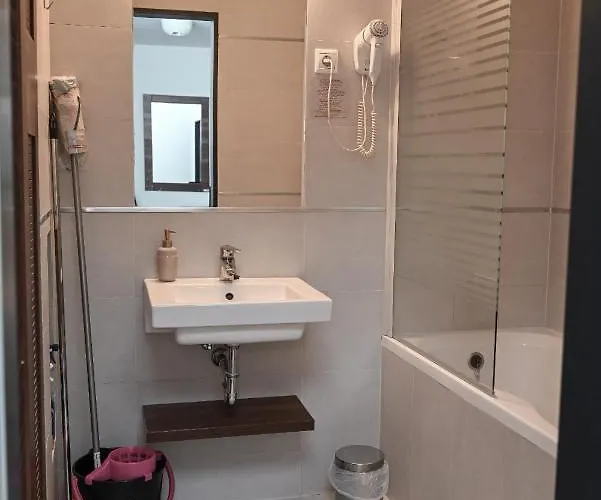 Apartman Lara Five *
